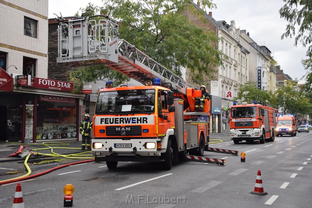 Feuer 2 Koeln Nippes Neusserstr P215.JPG - Miklos Laubert